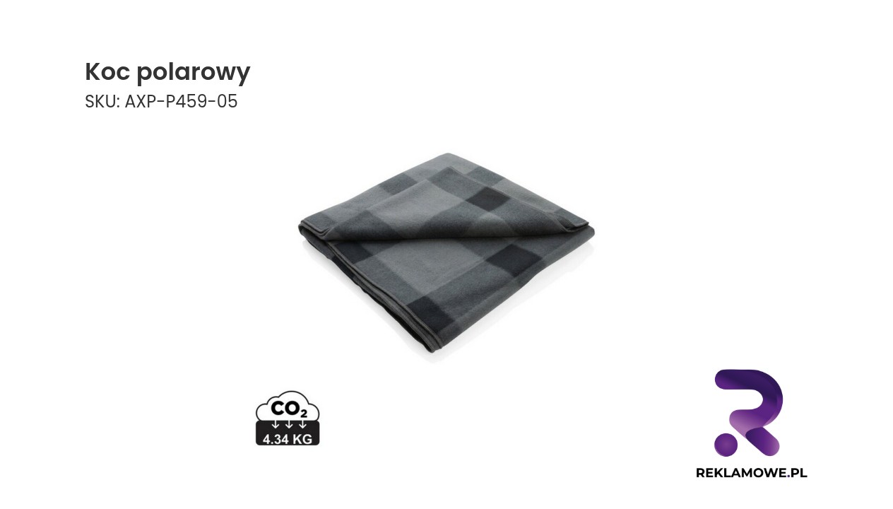 Miękki koc polarowy w przytulnym wnętrzu