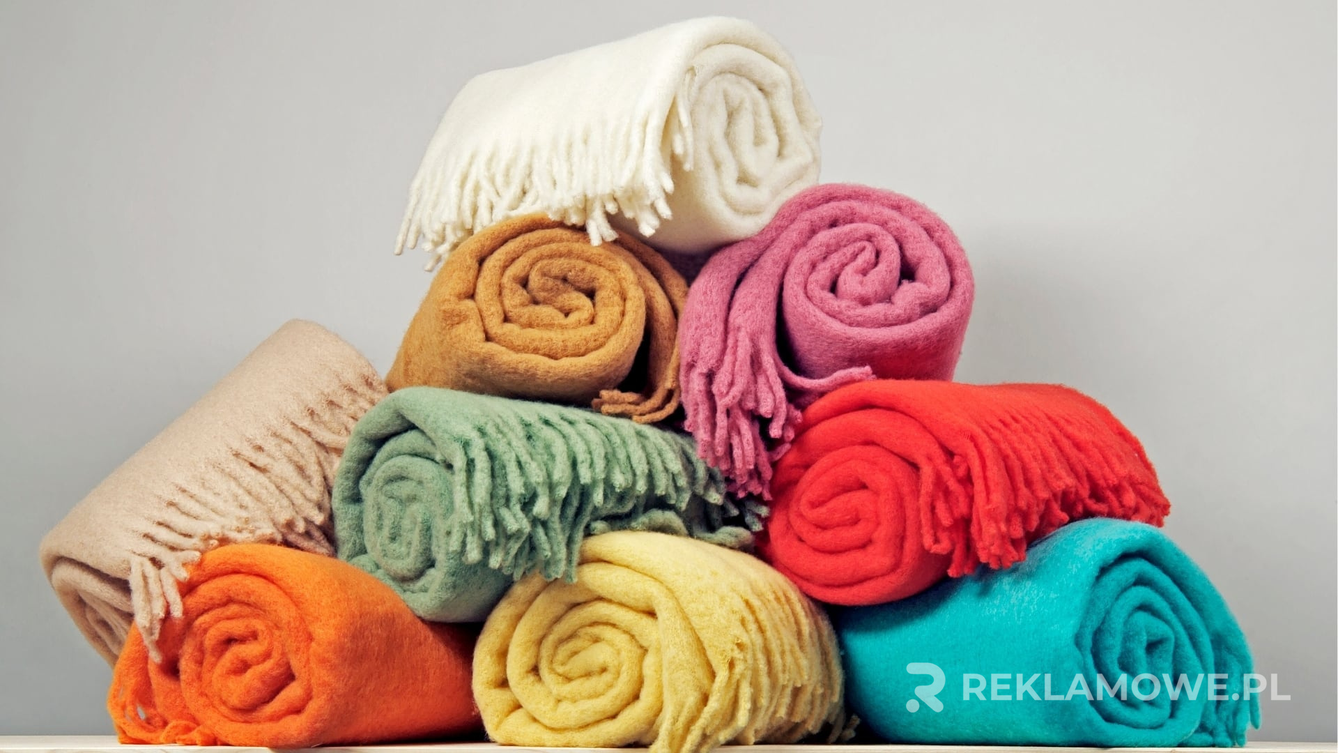 Koc reklamowy – idealny prezent dla pracowników i klientów Koc reklamowy jako prezent dla pracownika