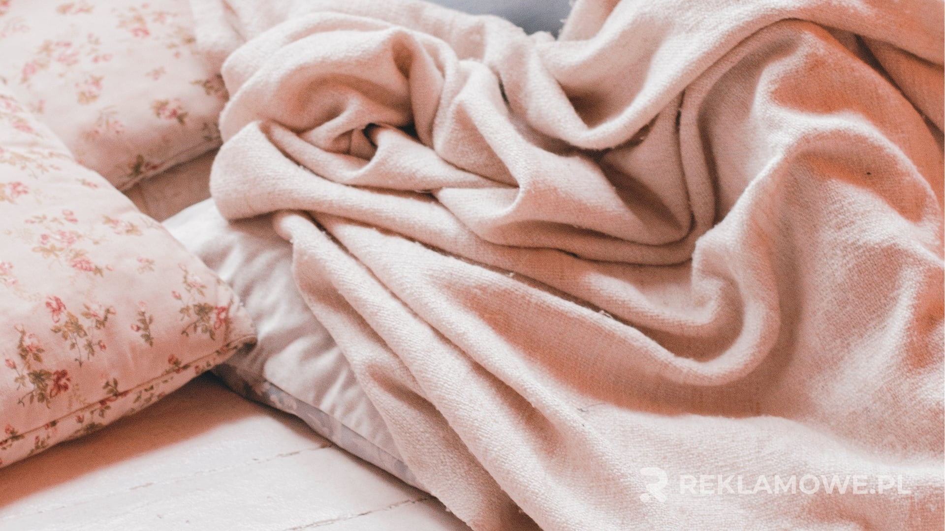 Koc reklamowy używany w kampanii marketingowej